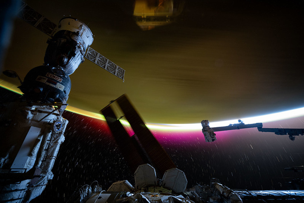 Восход над Землей с борта МКС. Фото: nasa.blog.com