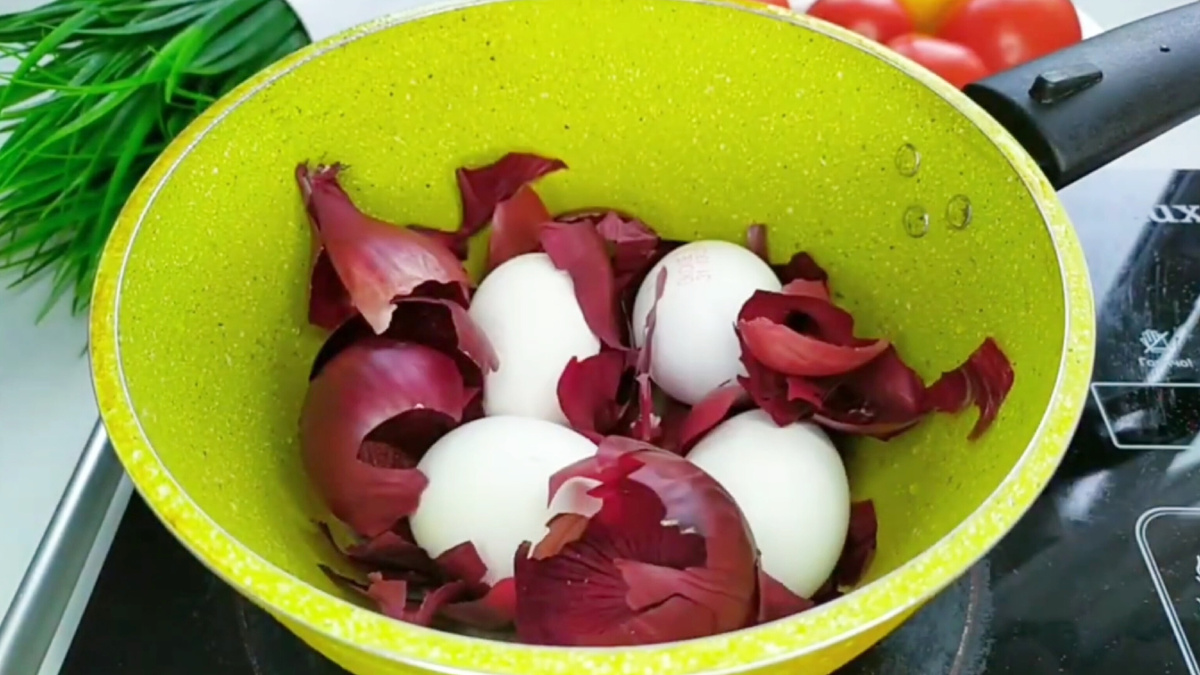 Яйца в шелухе от красного лука