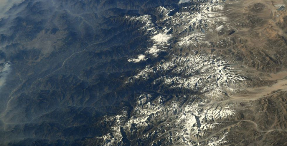 Горные массивы Кавказа с борта МКС. Фото: Роскосмос