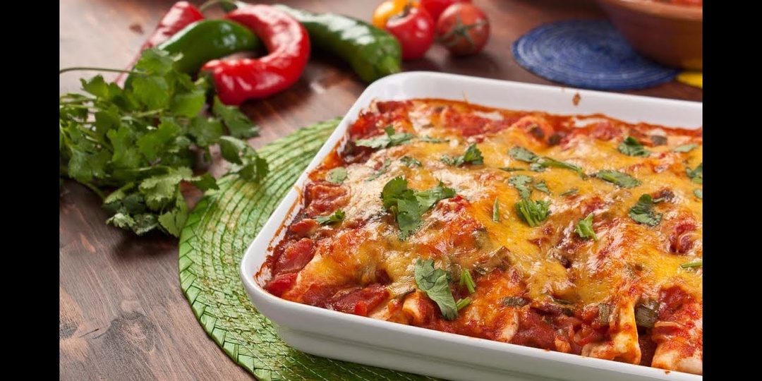 Курица «Пикассо» — сочное филе с овощами под хрустящей сырной корочкой