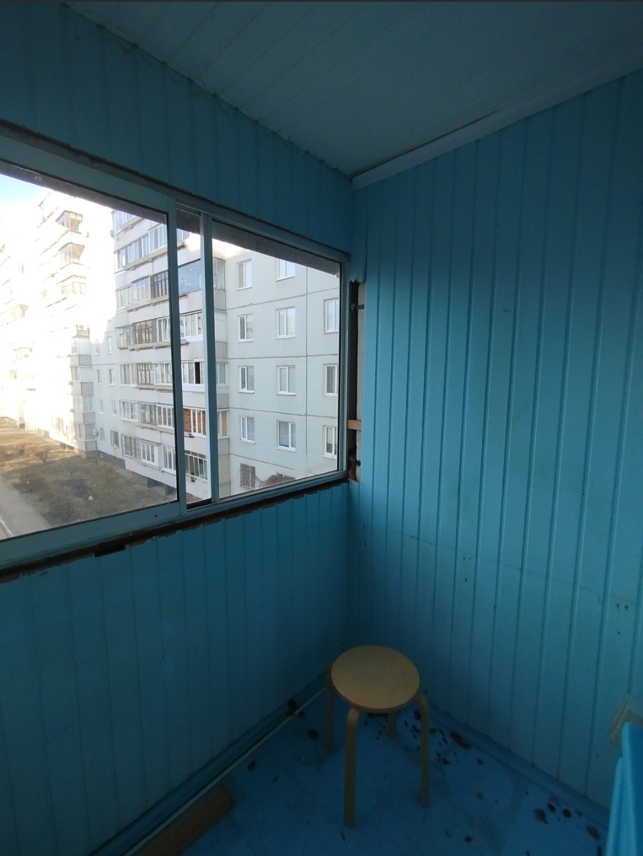 Вид лоджии до ремонта