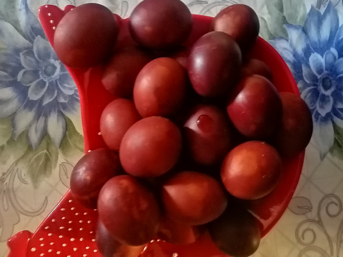 Крашенные яйца.