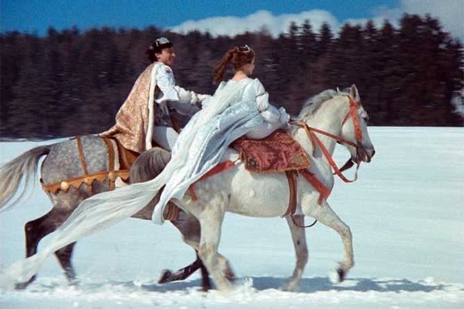 Скрншот к/ф "Три орешка для Золушки"