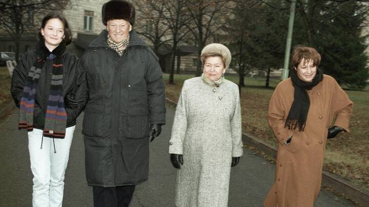  Борис Ельцин с супругой Наиной, дочерью Татьяной и внучкой Машей / Фото: РИА Новости