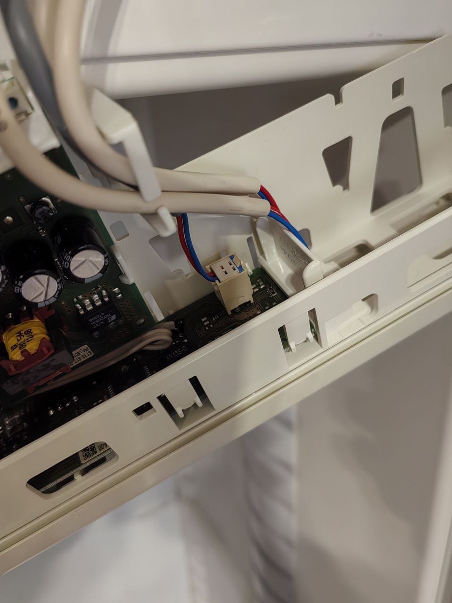 Вышли из-за старости компоненты на плате