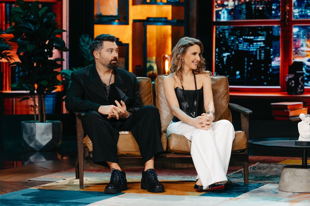 Кадр из передачи "Шоу Воли" на ТНТ, выпуск с Алексеем Чумаковым и Юлией Ковальчук.