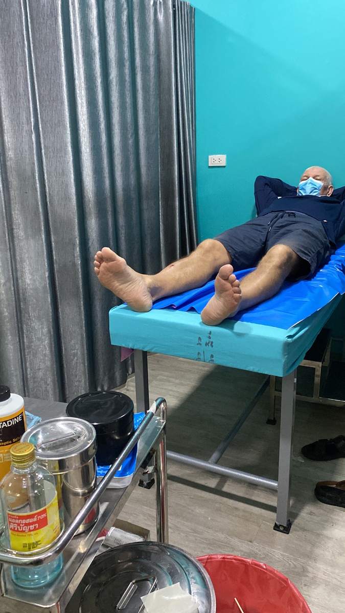 папа Слава в первый день на Пхукете