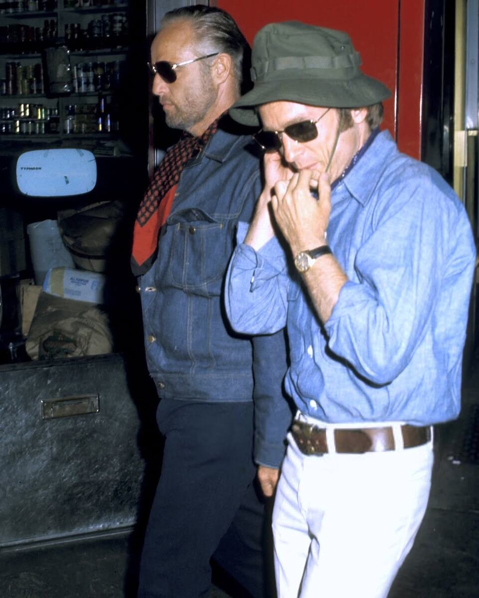 Марлон Брандо и Дик Каветт. 