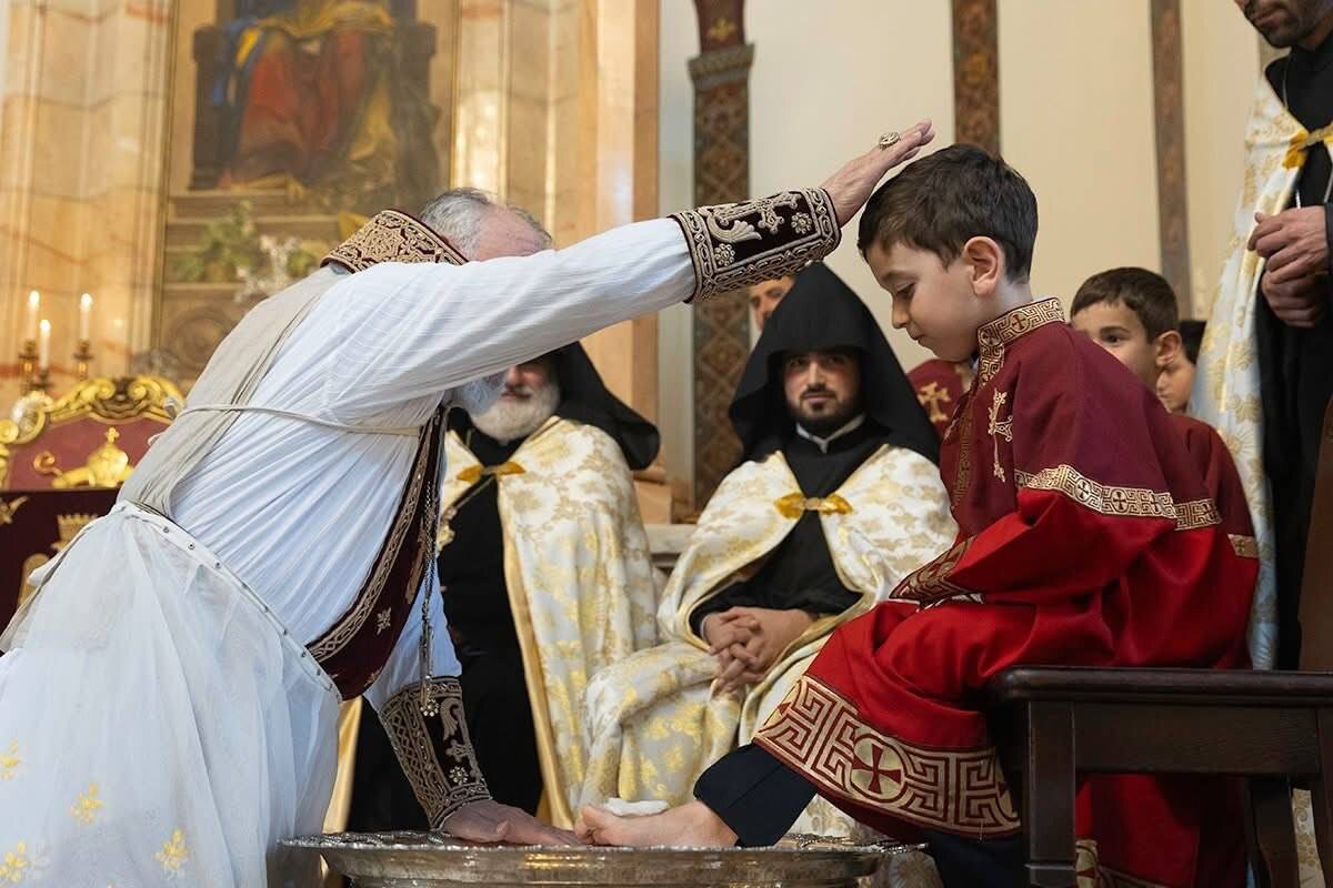 Католикос Гарегин II провел чин Омовения ног (17 апреля 2025). Эчмиадзин © Photo : press office of the Mother See of Holy Etchmiadzin