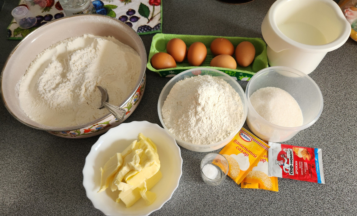 Здесь 500 г муки отвешено из общего объема для опары.