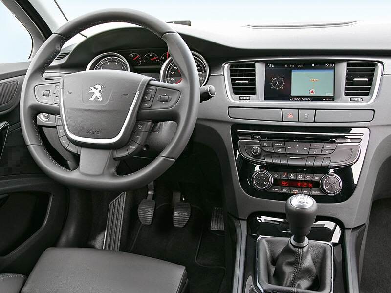 Peugeot 508 I (2010–2014) интерьер