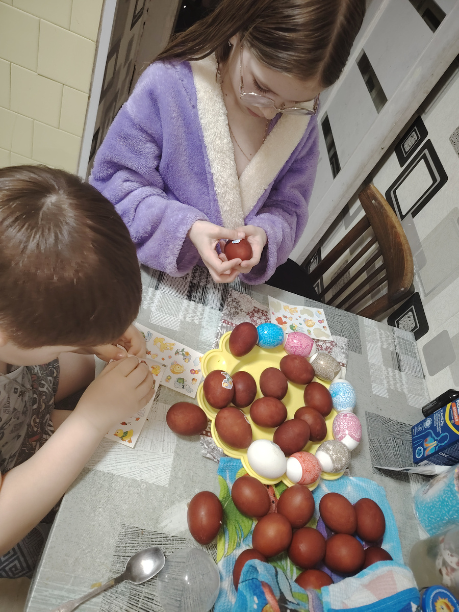 Дети любят украшать!