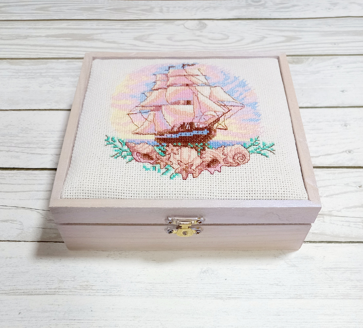 Покрашено акриловой краской хамелеон Голубая