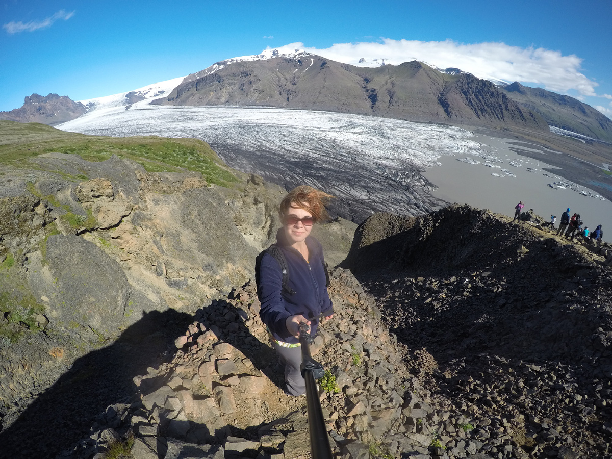 В Исландии ледники чёрные от пепла