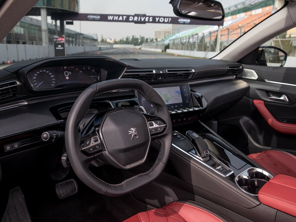 Peugeot 508 II (2018–2023) интерьер