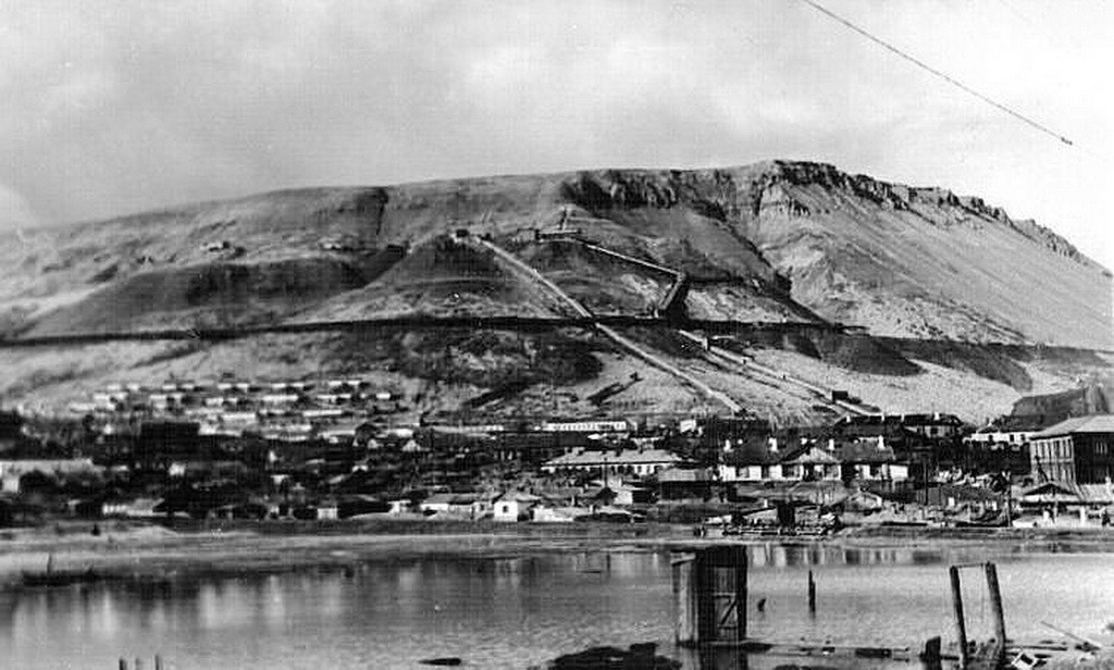 Шмидтиха и посёлок Норильск, 1940-е годы. Фото: пресс-служба Заполярного филиала «Норникеля». Источник: ttelegraf.ru