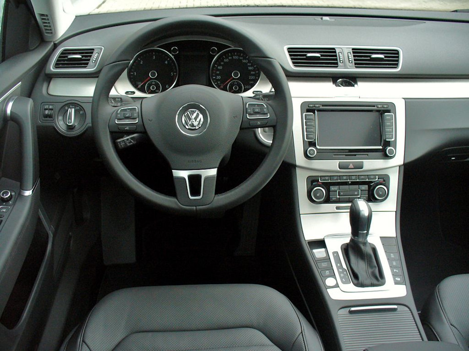 Volkswagen Passat B7 (2010–2015) интерьер