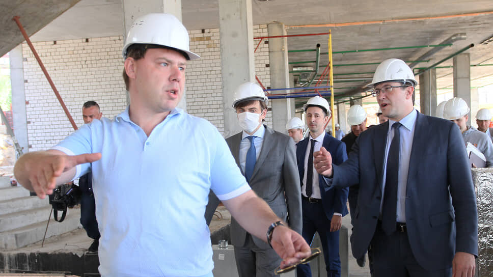 Компания Отто Сопроненко (слева на фото) отбилась от претензий уфимского субподрядчика.📷Фото: Роман Яровицын / Коммерсантъ