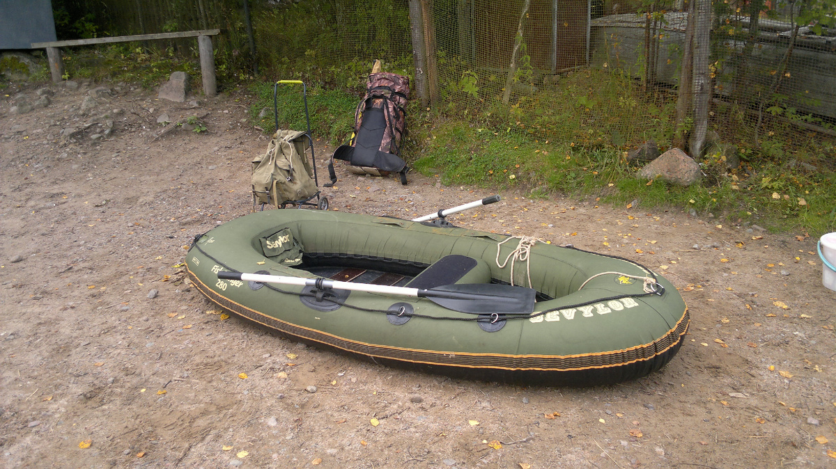 Надувная лодка Fihranger280 готова к походу.