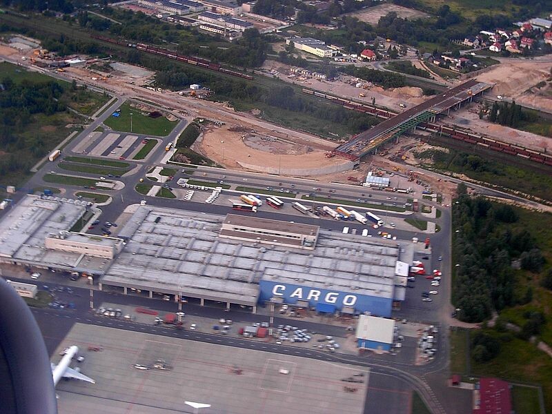    Грузовой терминал аэропорта имени Фредерика Шопена. Варшава / Источник: (сс) Foma