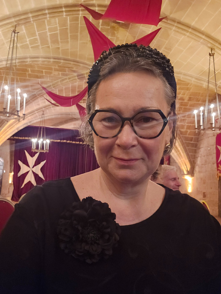 Вся в чёрном? Не удивительно для Страстной пятницы