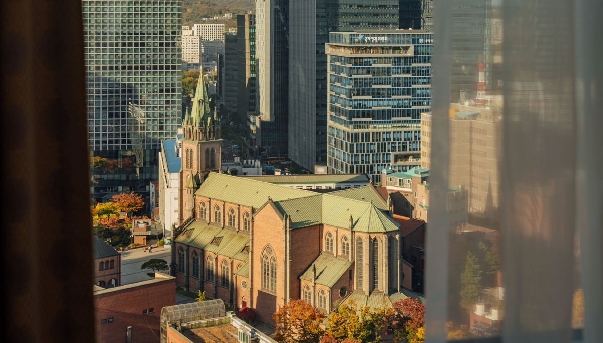 вид из отеля L7 Myeongdong by Lotte 