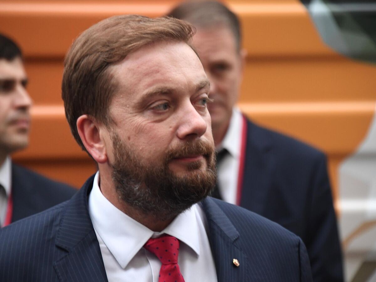    Председатель правления, директор фонда "Росконгресс" Александр Стуглев на презентации тематического поезда "Россия" сообщением Владивосток - Москва© РИА Новости / Александр Кряжев