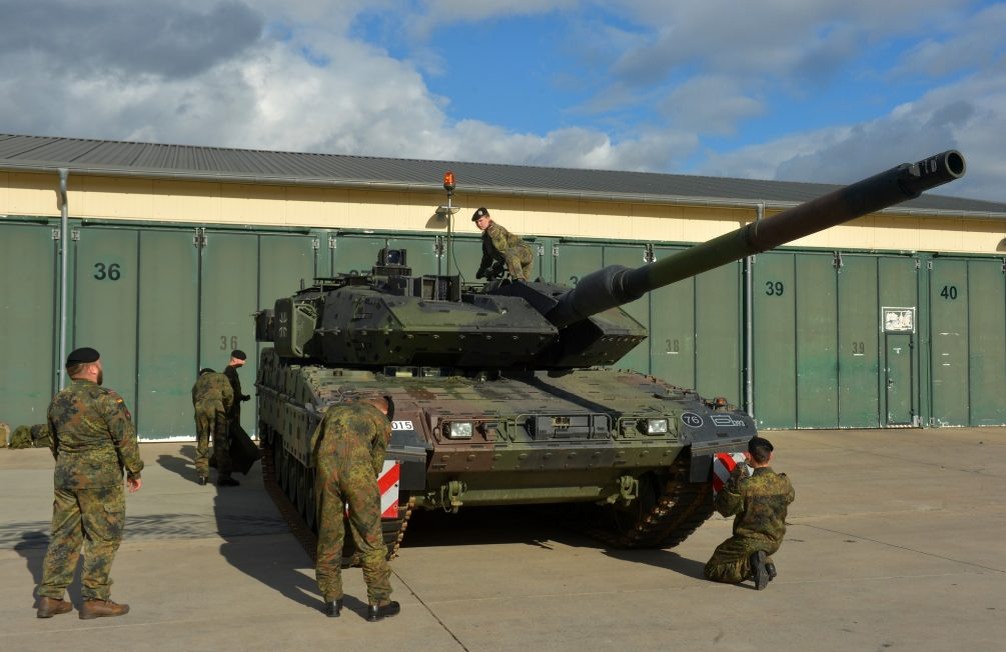    Немцы не успокаиваются и продолжат финансировать украинских фашистов.