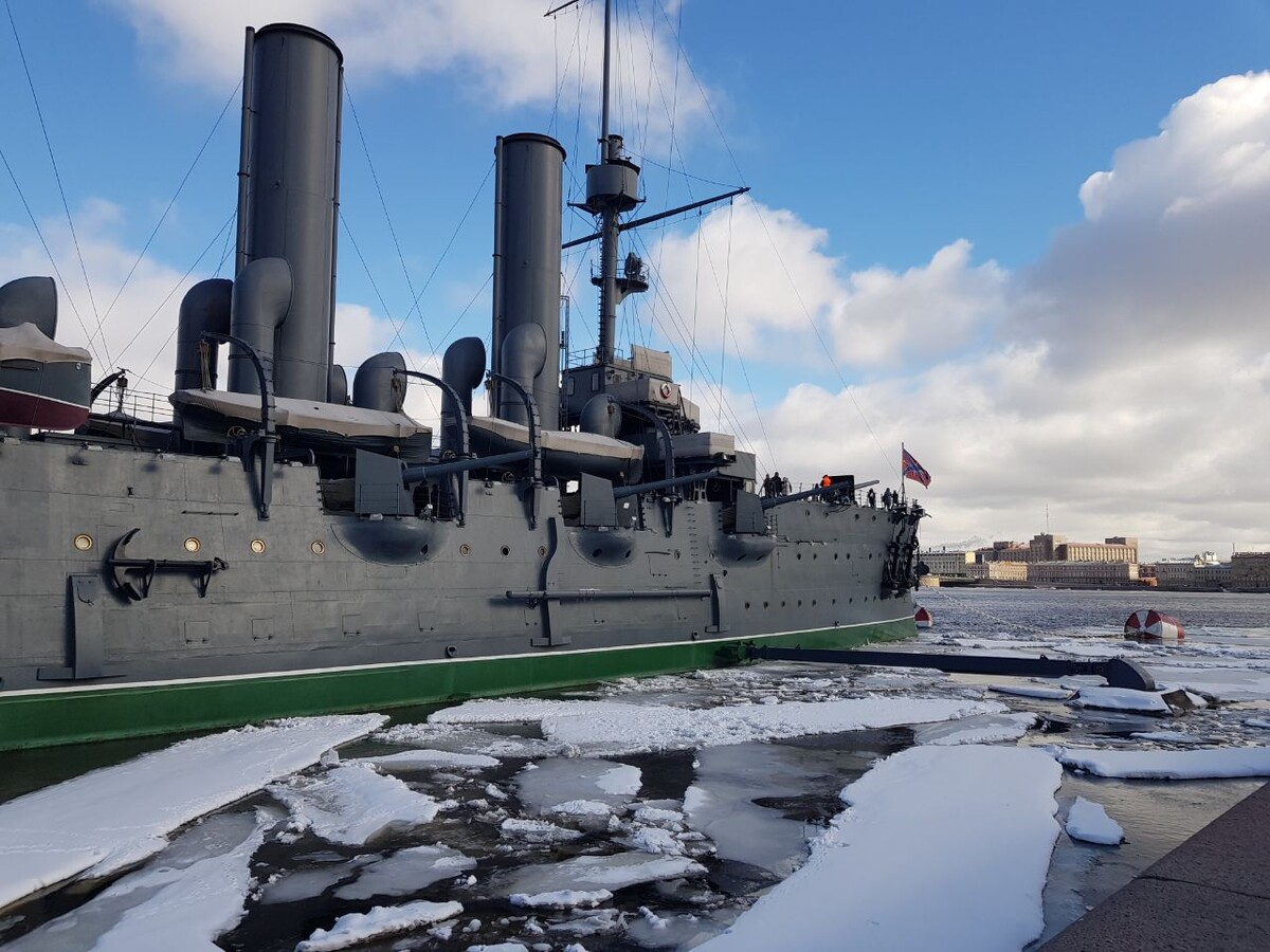 Крейсер «Аврора» на Петроградской набережной (фотография автора).