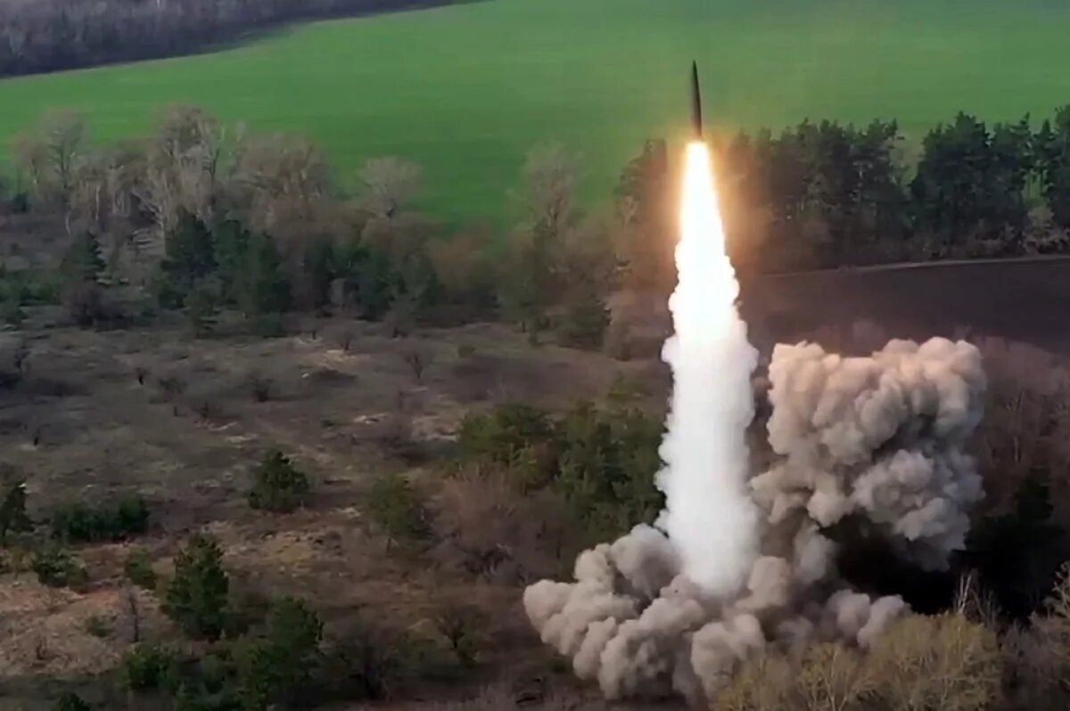    Боевой запуск ракеты оперативно-тактического ракетного комплекса «Искандер».