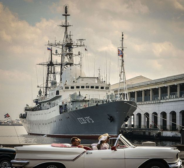 "Виктор Леонов" в Гаване