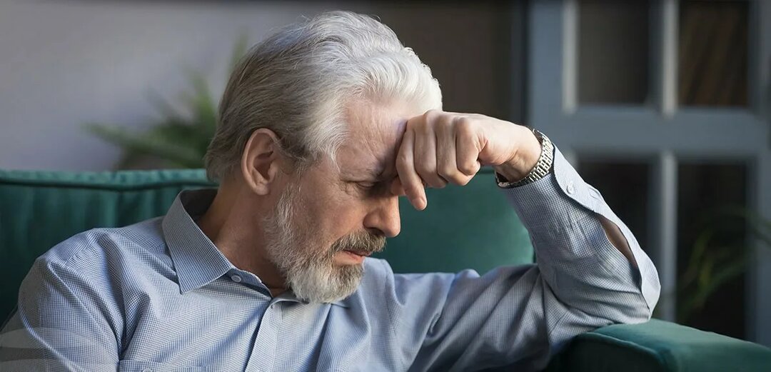 Почему мужская усталость после 50 – это не лень. И что делать, если батарейка села