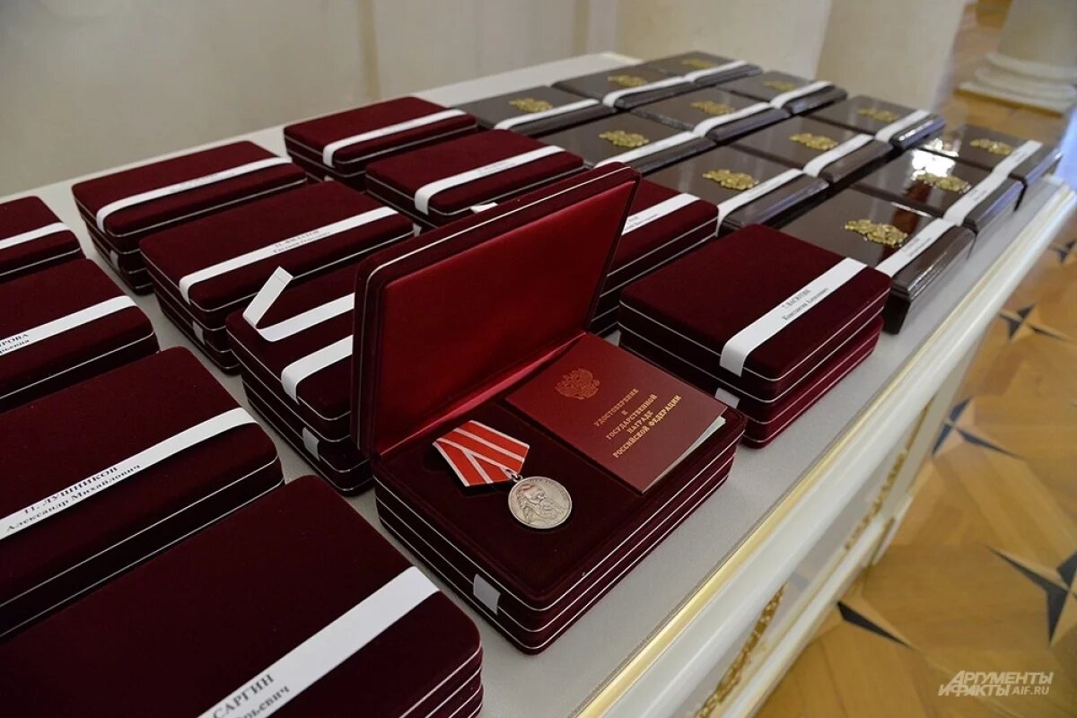    Президент РФ присвоил врачу из Югры звание заслуженного работника