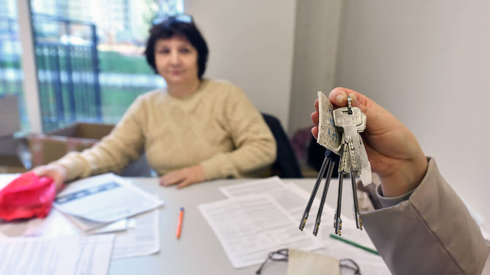 За прошедшие месяцы текущего года 101 квартира предоставлена детям-сиротам, 88 – ветеранам боевых действий, 29 – многодетным семьям.📷Фото: Александр Коряков / Коммерсантъ