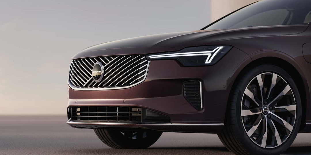 Обновленный Volvo S90: свежий ветер для флагмана или лебединая песня эпохи ДВС?