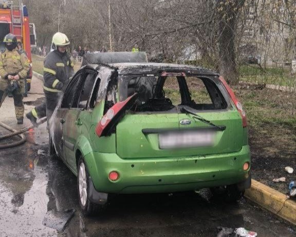    Пожар потушили 5 специалистов МЧС России