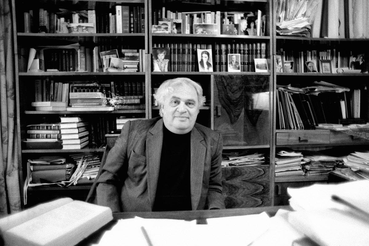    Писатель и историк Натан Эйдельман. 1988 год / В. Киселев / РИА Новости