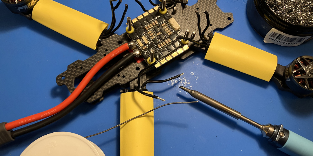 Сборка дрона 5": крутим, паяем и размещаем всё как нужно. Часть первая.