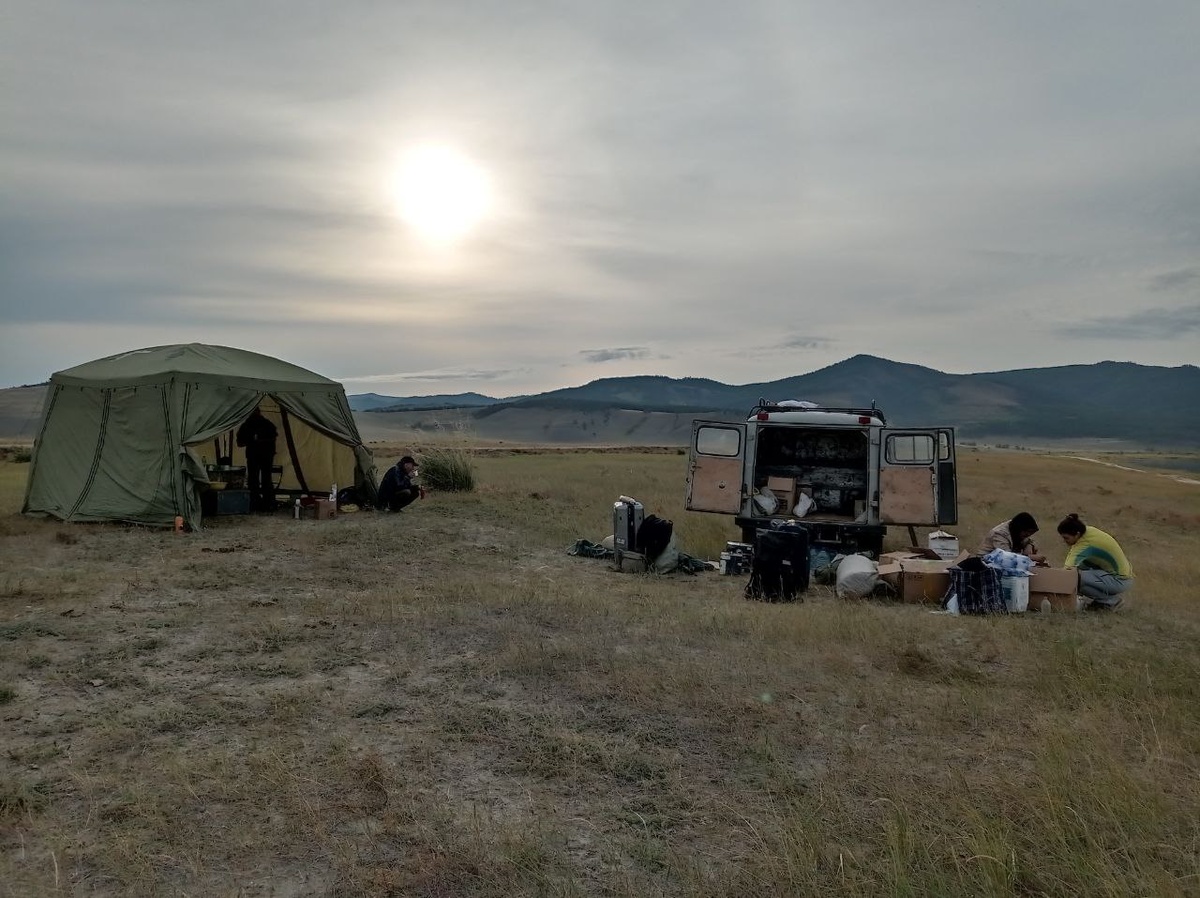 Полевой лагерь на берегу озера Алгинское. Источник: Елена Зиппа