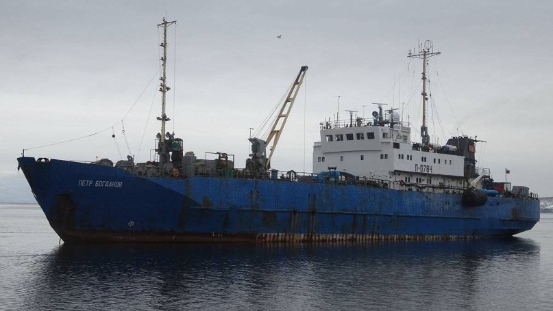 Моё  второе судно было " ПЕТР - БОГДАНОВ  "   это плавучий завод .Порт приписке  это  Петропавловск-Камчатского  края .Экипаж этого судна состовляет 87 членов экипажа  на данный момент .