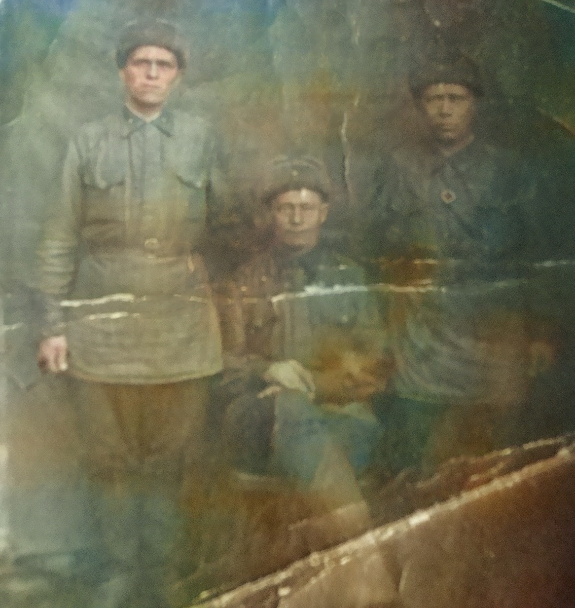 Жуланов И.М. справа (отреставрировано через Mail.ru)