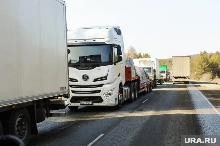 Водители жалуются на отсутствие еды и удобств. Фото: Вадим Ахметов © URA.RU