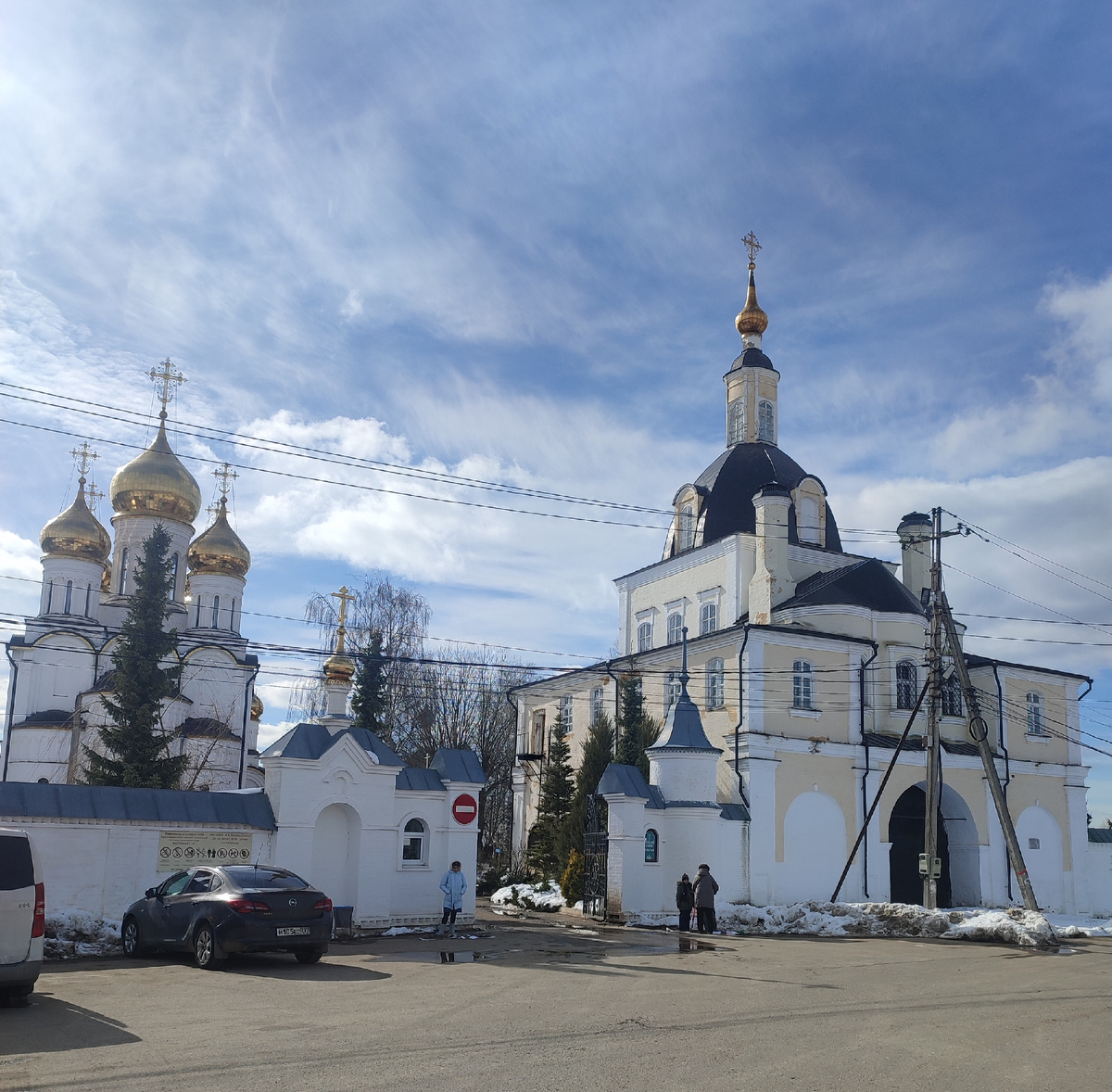 Вход в монастырь