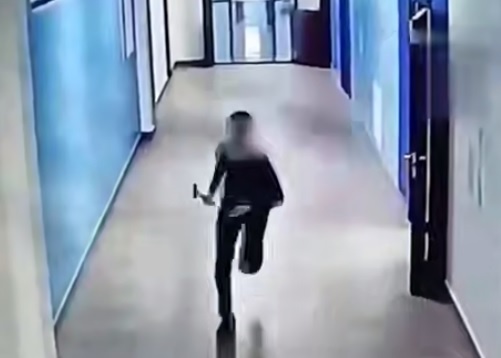 Скрин видеозаписи из школы.