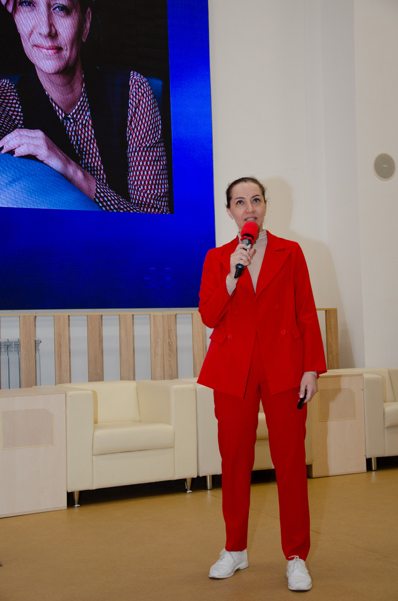 Фотография как раз с той самой конференции)