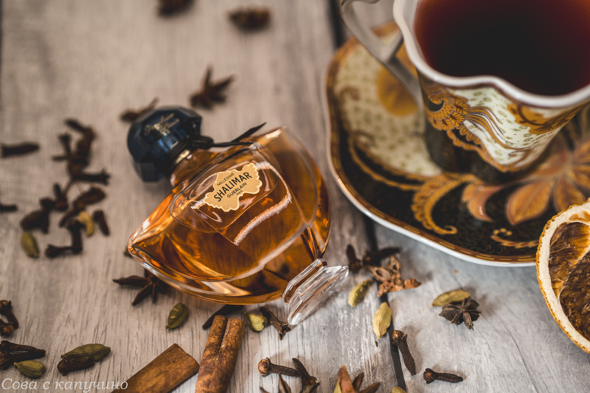 Тёплый, будто бархатный аромат. Такой уютный и благородный.