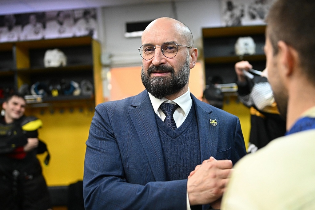    Об этом сообщает пресс-служба клуба. На следующий сезон остаются и тренеры Евгений Ставровский, Вадим Хомицкий и Виталий Чумичев.