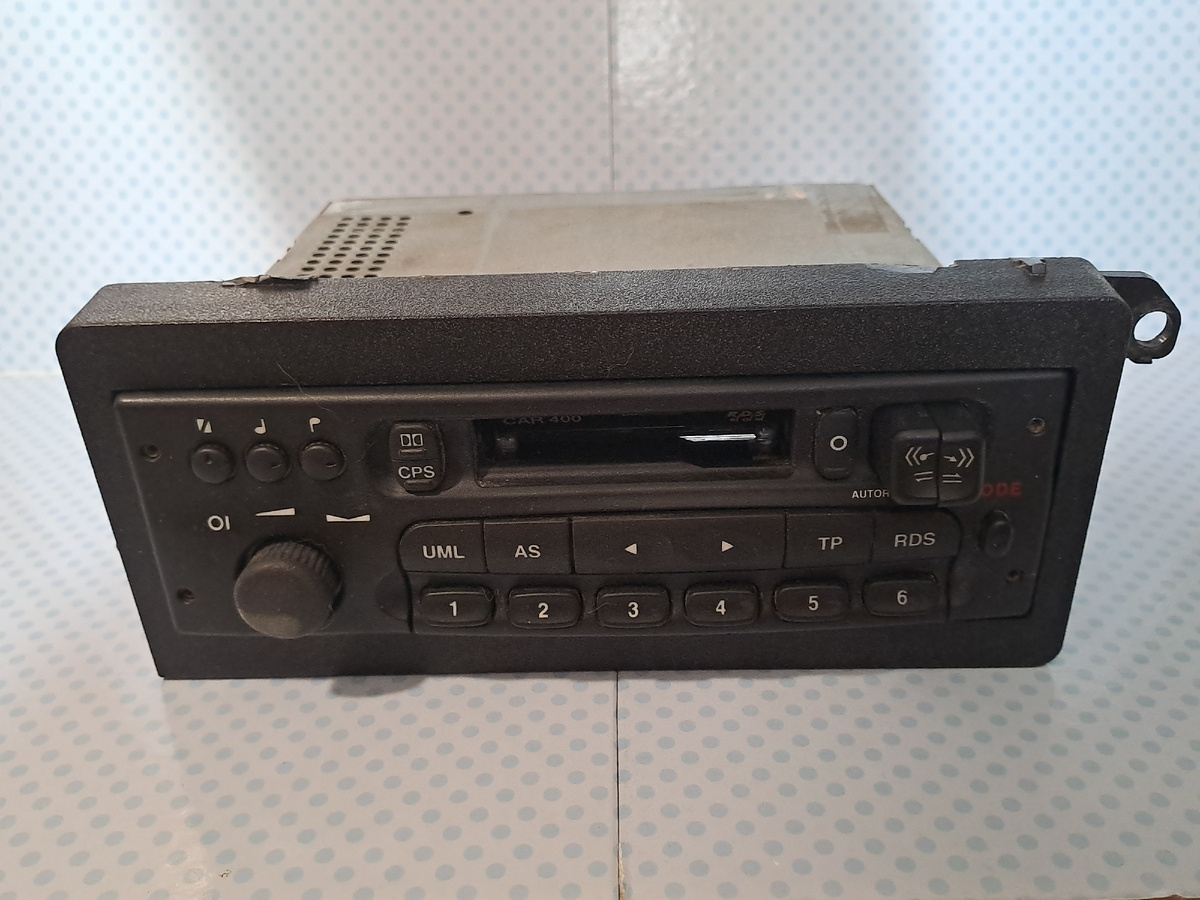 Старая магнитола от Опеля (вид спереди)