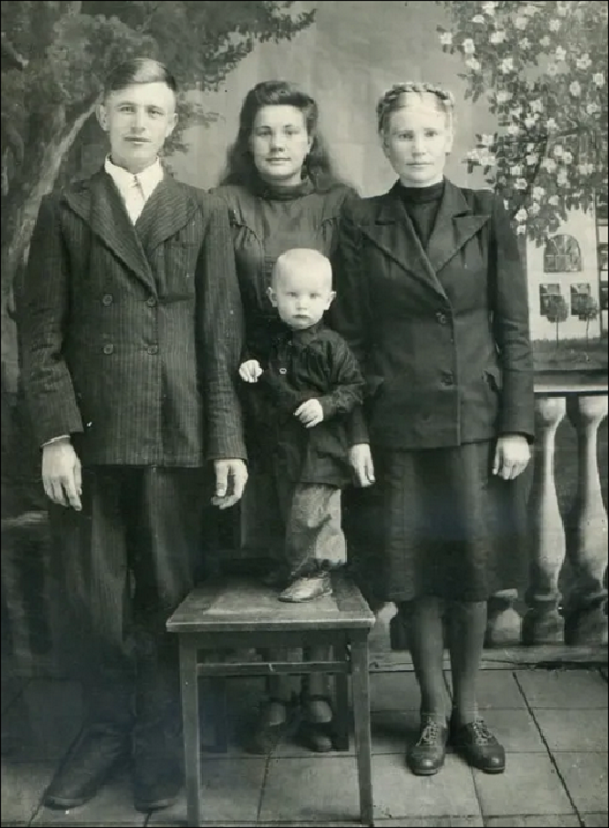 Белов Николай Александрович, Головина Екатерина Андриановна, Белова Зоя Андриановна.