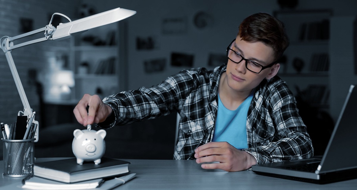    Как научить ребенка обращаться с деньгами